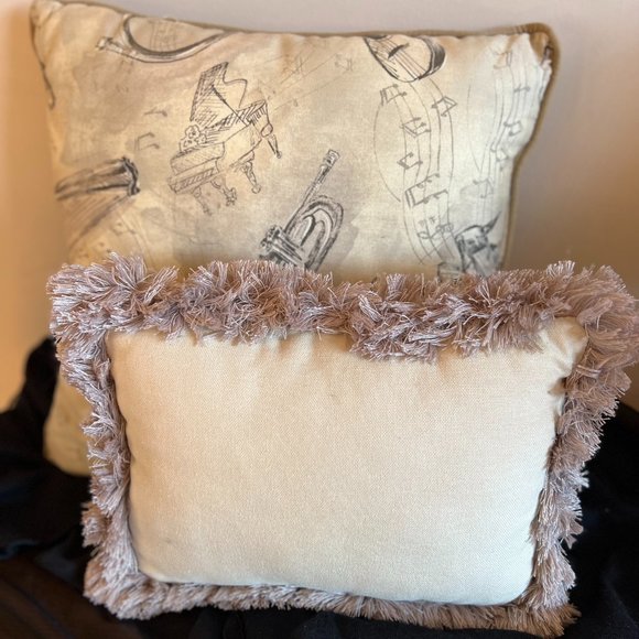 Set of two music theme accent pillows - Picture 2 of 2